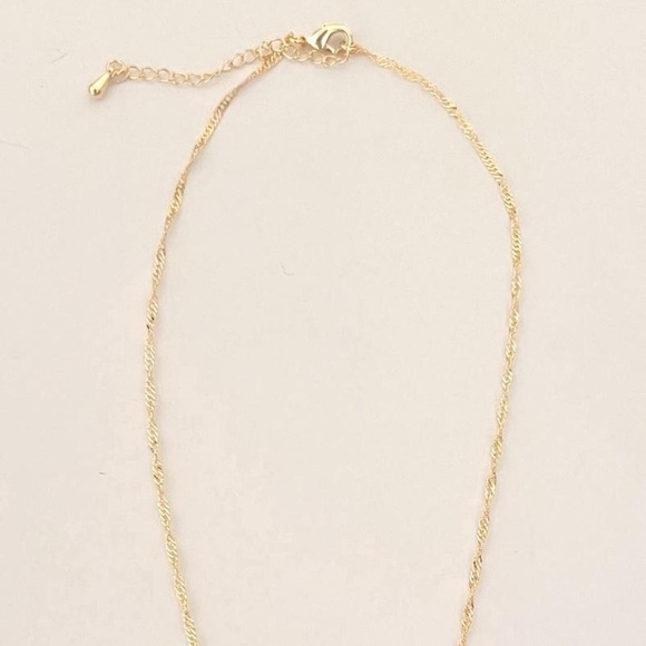 Gold Shell Charm Necklace 🐚 - Picture 5 of 5